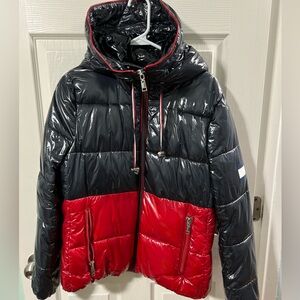 Tommy Hilfiger Woman’s Dark Blue and Red Shinning Puffer Jacket. Size M